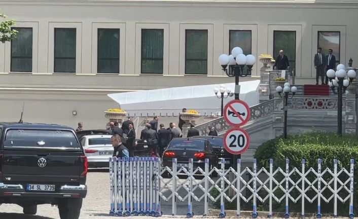 Kritik görüşme öncesi Türkiye-Rusya-Ukrayna heyetleri Çırağan Sarayı’na geldi