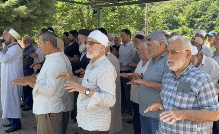 Kuraklığa çare arayan köylülerden yağmur duası