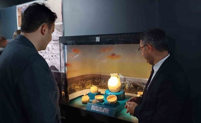 Kurtarma kazılarında çıkartılan 2 bin 300 yıllık 26 eser Hasankeyf Müzesi’nde sergilendi