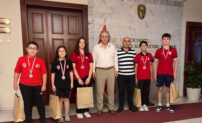 Kuşadası’nda başarılı sporcular Kaymakam Keklik ile görüştü