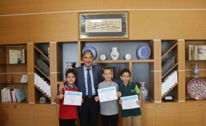 Kütahya’da yarışmalarda dereceye giren öğrencilere belge ve ödülleri verildi