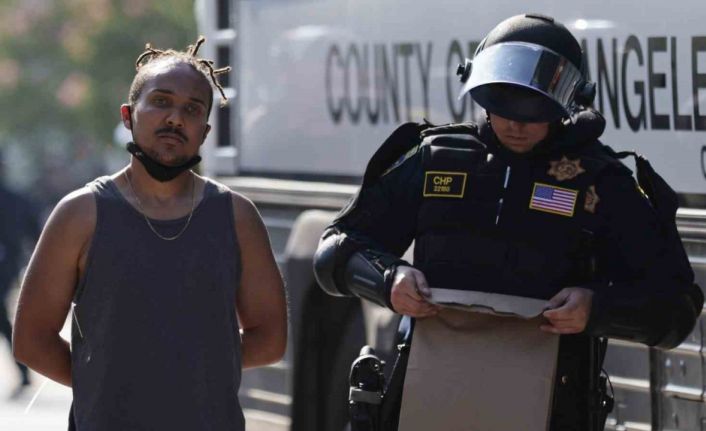 Los Angeles’ta kısmi sokağa çıkma yasağı ilan edildi