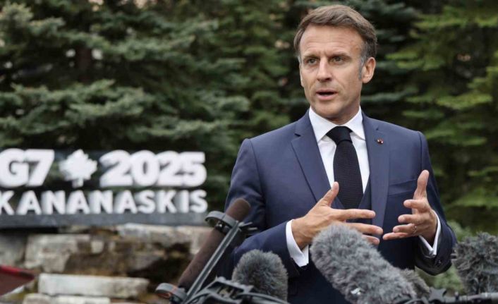 Macron: "İran’da rejim değişikliği Orta Doğu’da kaosa yol açar"
