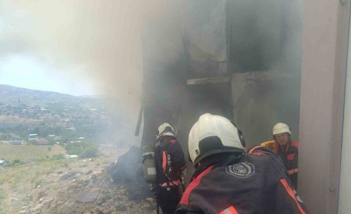 Malatya’da inşaat işçilerinin kaldığı şantiyede yangın