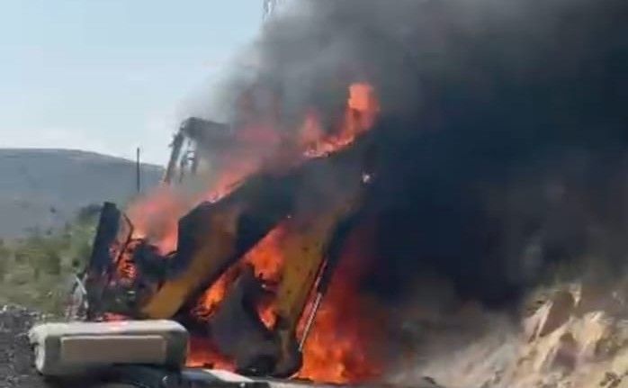 Malatya’da iş makinesi alev alev yandı