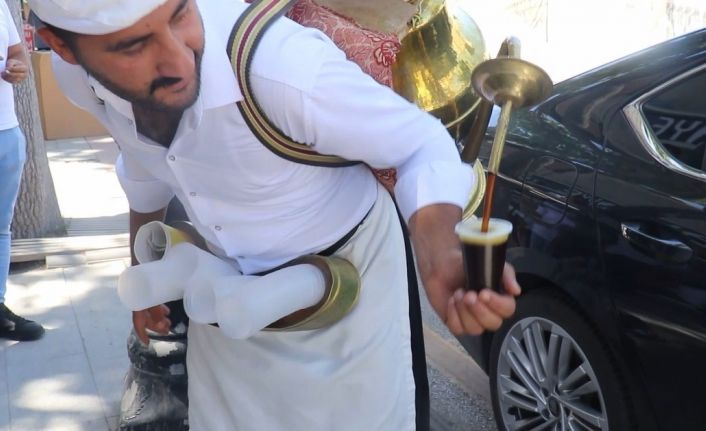 Malatyalılar, meyan kökü şerbetiyle serinliyor