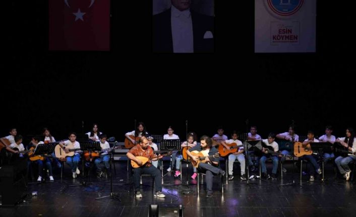 Maltepe’de geleceğin sanatçılarından yıl sonu gösterisi