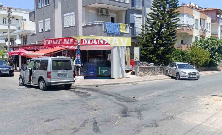 Manavgat’ta ticari araç ile otomobil çarpıştı: 1 yaralı