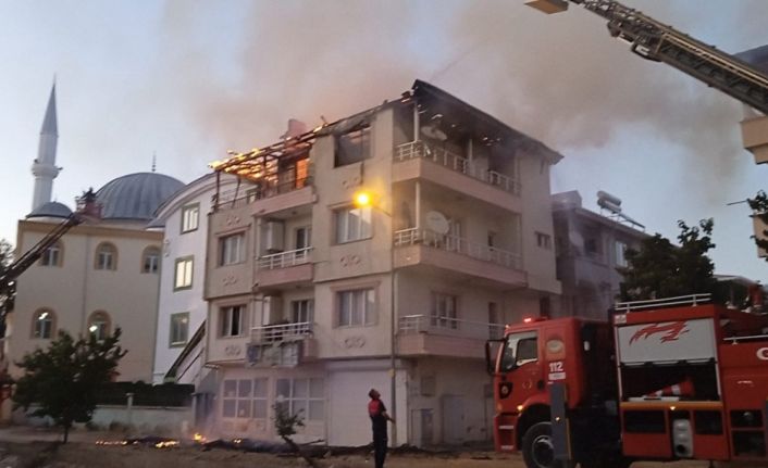 Mangal ateşi evi yaktı