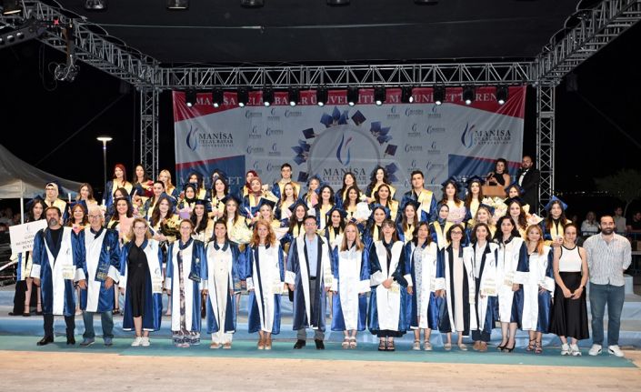 Manisa Celal Bayar Üniversitesi 824 mühendis mezun etti