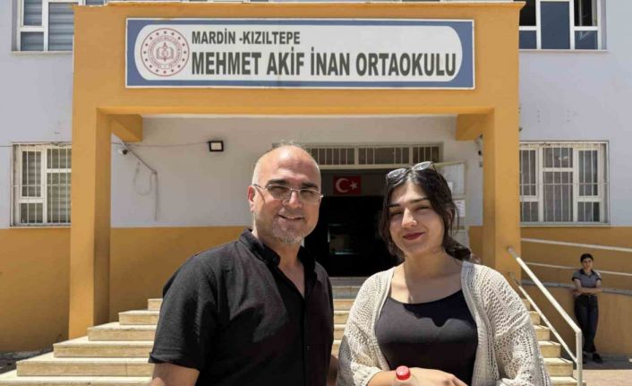Mardin’de çiftçi baba, kızına destek için YKS sınavına kızı ile girdi