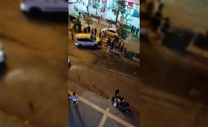 Mardin’de hafif ticari araç refüje çarparak durdu