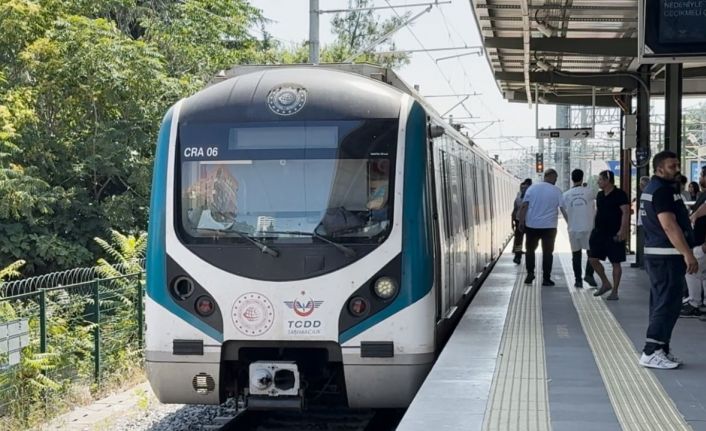 Marmaray’da raylara atlayan kişi intihar etti