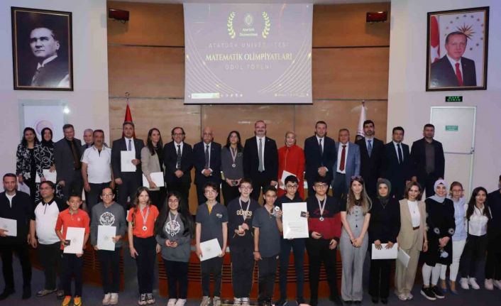 Matematik olimpiyatlarında başarılı öğrenciler ödüllendirildi