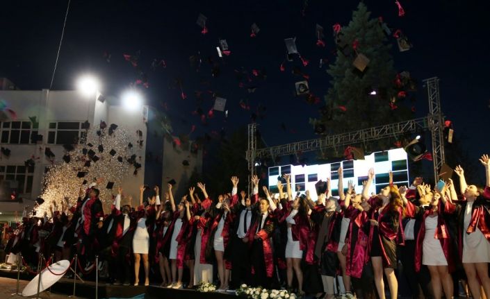 MCBÜ Tıp Fakülteli genç hekimler sağlık ordusuna katıldı