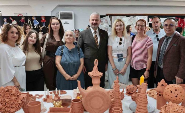 Menemen’de, kültür sanat kursları yıl sonu sergisi