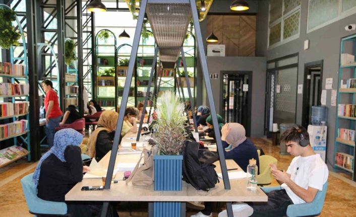 Meram kütüphaneleri öğrencilerle dolup taşıyor