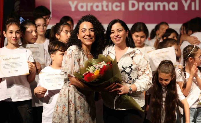 Merkezefendi Kent Tiyatrosu’nda yılsonu gösterisi ve sertifika töreni gerçekleşti