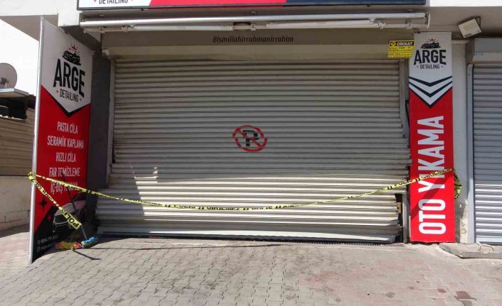 Mersin’de 3 genç, oto yıkama dükkanında ölü bulundu