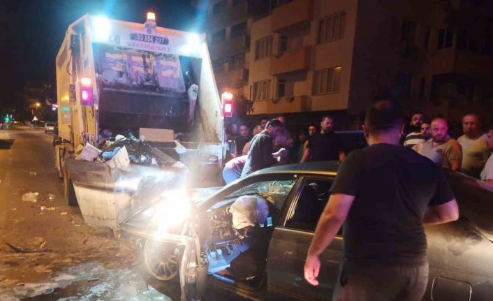 Mersin’de alkollü sürücünün çöp aracına çarptığı kazada 1 temizlik personeli öldü 4’ü yaralandı