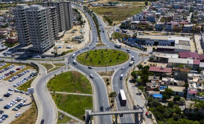 Mersin’de D-400 üzerindeki kavşaklara peyzaj düzenlemesi