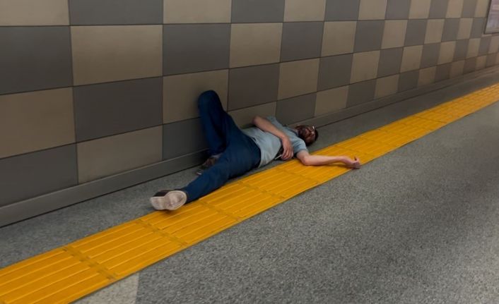 Metro istasyonunda sızıp kaldı;" Ben neredeyim, bırakın yatayım" dedi