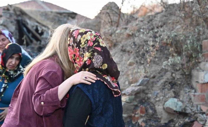 Milletvekili Ölmeztoprak’tan evi yangından etkilenen aileye ziyaret