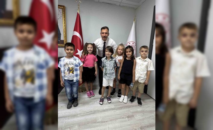 Minik çiftçiler ilk hasatlarını yaptı