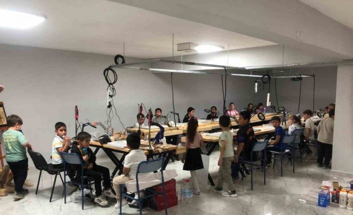 Minik ziyaretçilerden Ahmet Uluçay Müzesi’ne ilgi