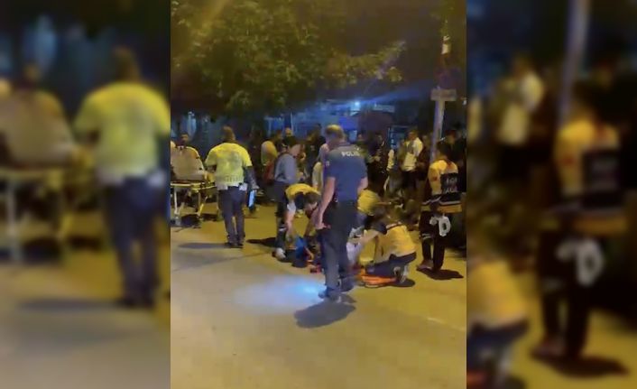 Motorsiklet yayalara çarptı: 1’i çocuk, 3 yaralı