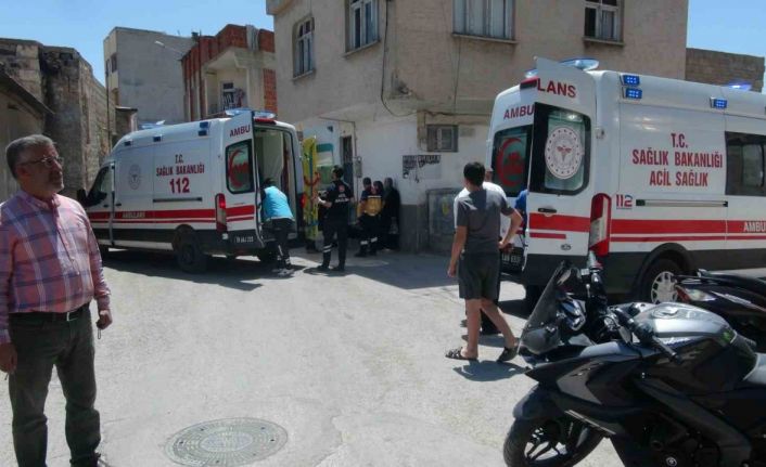 Motosiklet ile hafif ticari araç çarpıştı: 2 yaralı