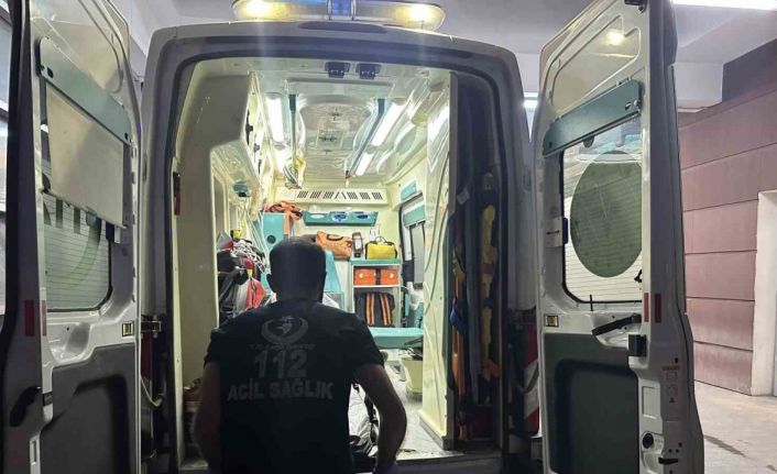 Motosiklet yayaya çarptı: 1’i ağır 2 yaralı