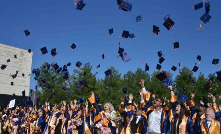 MSKÜ İİBF’de mezuniyet coşkusu