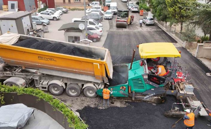 Mücahitler Mahallesi’nde bozuk yollar yenilendi