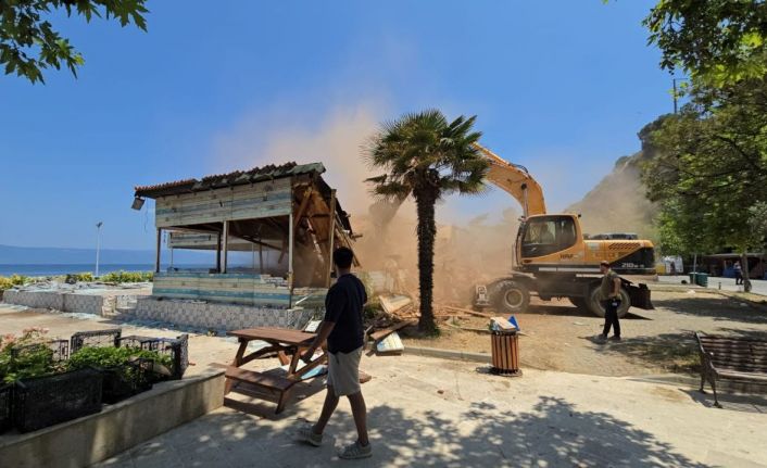 Mudanya Trilye’de 30 yıllık 4 kafe yıkıldı