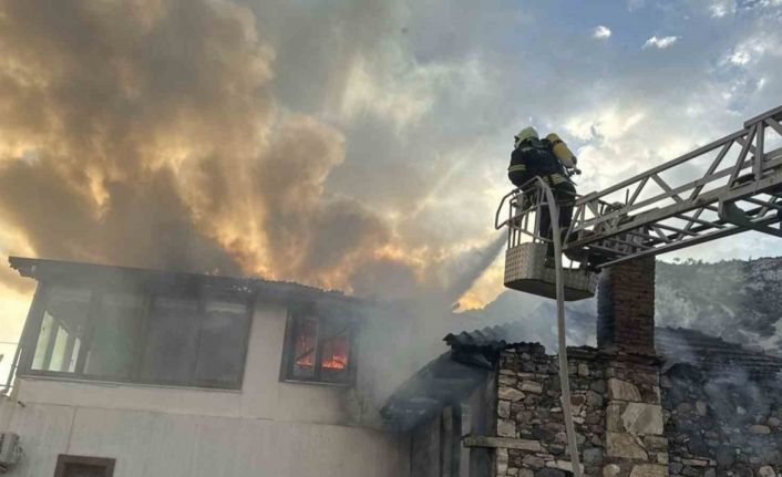 Muğla Büyükşehir itfaiyesi bayram tatilinde 121 olaya müdahale etti