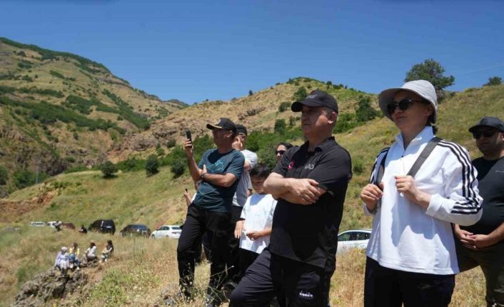 Muş Valisi Çakır ve doğa tutkunları, Muş’un doğal güzelliklerini keşfe çıktı
