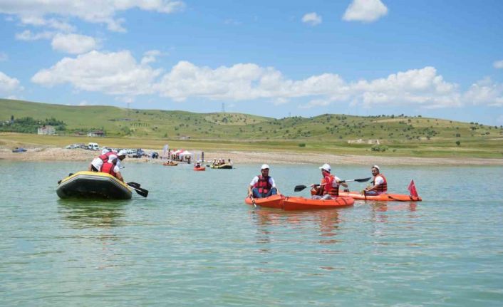 Muş’ta kano ve rafting heyecanı