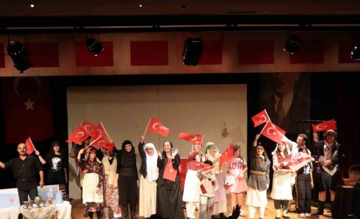 Nazilli’de tiyatro oyununa ilgi yoğun oldu