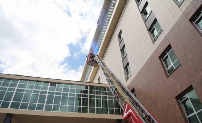Niğde Eğitim ve Araştırma Hastanesi’nde gerçeğini aratmayan yangın ve KBRN tatbikatı