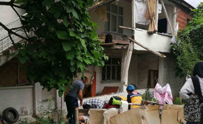 Niksar’da evin balkonu çöktü, 1 kişi yaralandı