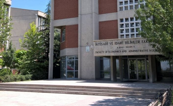 ODTÜ mezuniyetinde dansöz skandalı