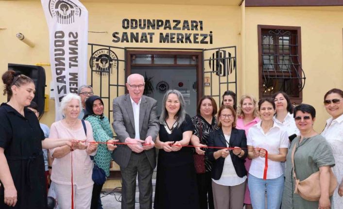 Odunpazarı Belediyesi Halk Merkezleri ‘Yıl Sonu Çini Sergisi’ açıldı