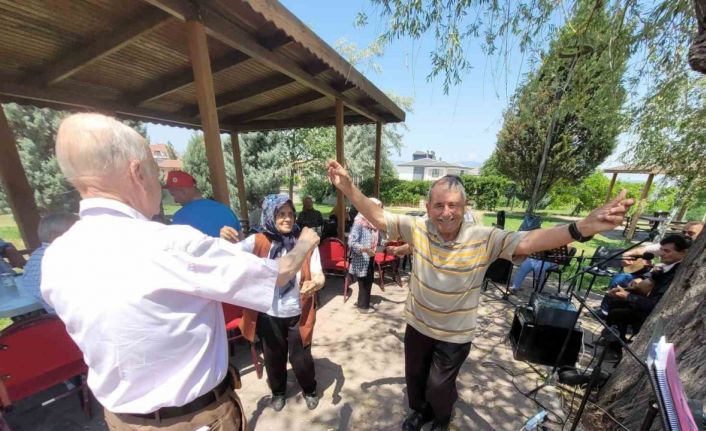 Odunpazarı Belediyesi’nden koca çınarlar için Babalar Günü kutlaması