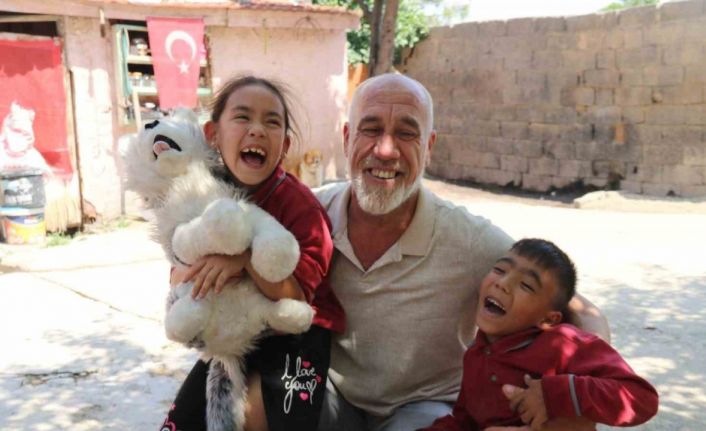 Oğlunun "Annem neden gelmiyor" sorusuna yutkunarak "Gelecek" diyor