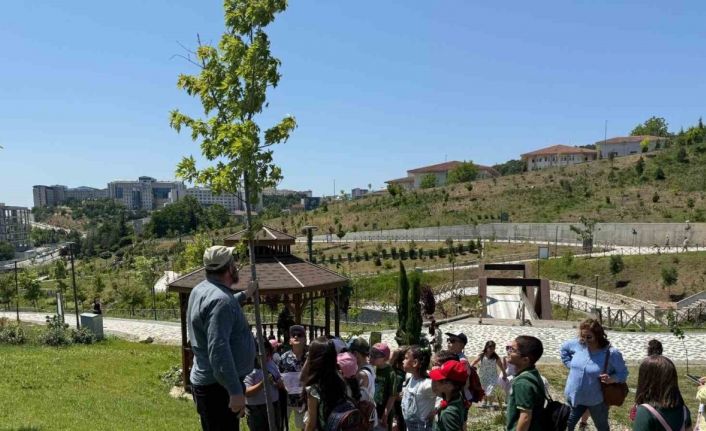 Öğrenciler botanik bahçesinde doğayı keşfetti