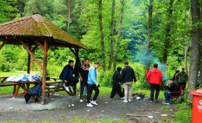 Öğrencilere yaz tatiline piknikle giriyor