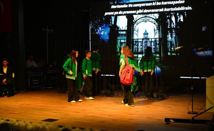 Öğrencilerin sahne performansları ilgi gördü