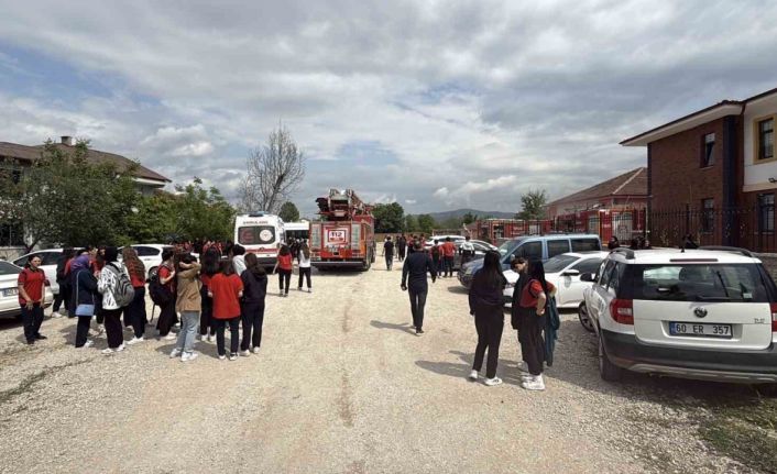 Öğretmenler odasında çıkan yangın büyümeden söndürüldü