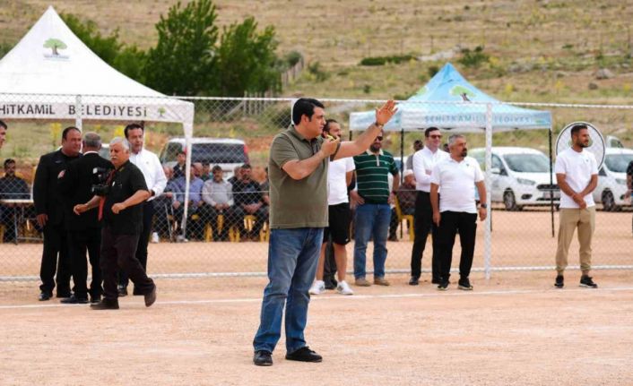 Öğümsöğüt’e futbol sahası